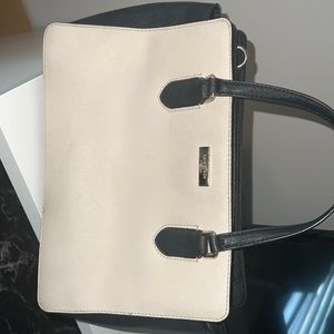 Selling my Kate spade purse.